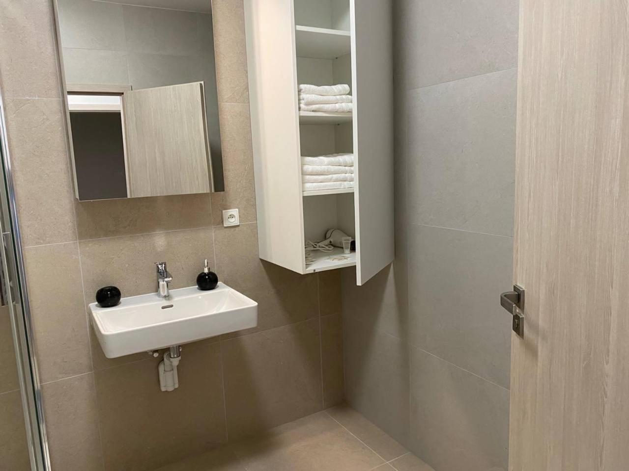 Ferienwohnung Perla Hradce 101 Hradec Králové Exterior foto