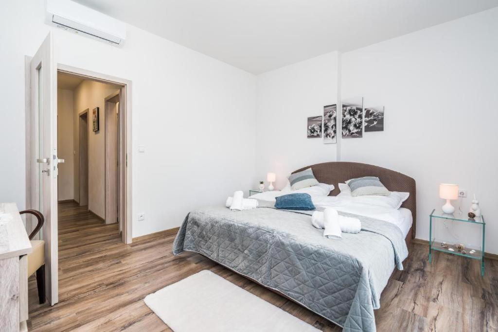 Ferienwohnung Perla Hradce 101 Hradec Králové Exterior foto